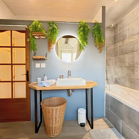 A 10 Minutes A Pied De La Gare Et Des Rives De L'orne 公寓